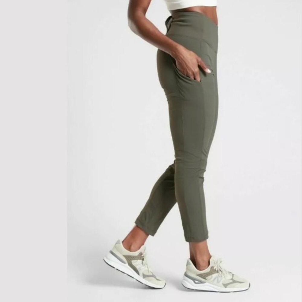 Athleta trekkie hybrid crop tight in olive green size 0